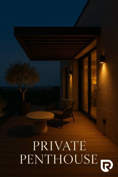 Panoramatická mezonetová rezidencia s terasami – Staré Mesto - Osvetlená terasa s pohľadom na noc v 5 a viac izbovom byte v Bratislave.