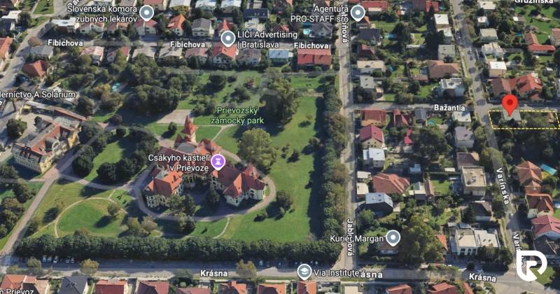 Exkluzívny stavebný pozemok Ružinov - Prievoz 760 m²   - Letecký pohľad na rodinné domy pri Varínskej ulici v Bratislave - Ružinove.