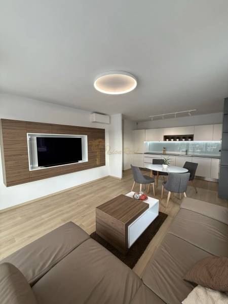 3-izb. byt, Martina Granca, Dúbravka, novostavba Pekná výhliadka - Obývacia izba s podlahou s dreveným dekorom v 3-izbovom byte, otvorená kuchyňa s jedálňou.