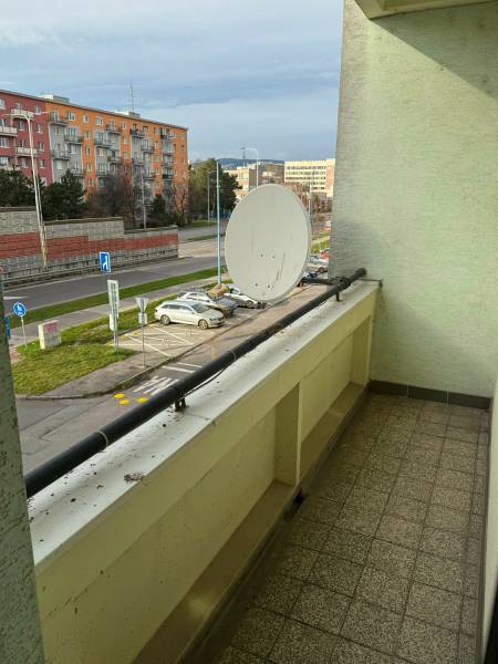 4-izb. byt, Martinčekova ul., Ružinov, 2.p./10, 2 x lodžia - Balkón s výhľadom na ulicu Martinčekova, Bratislava - Ružinov, 4-izbový byt.