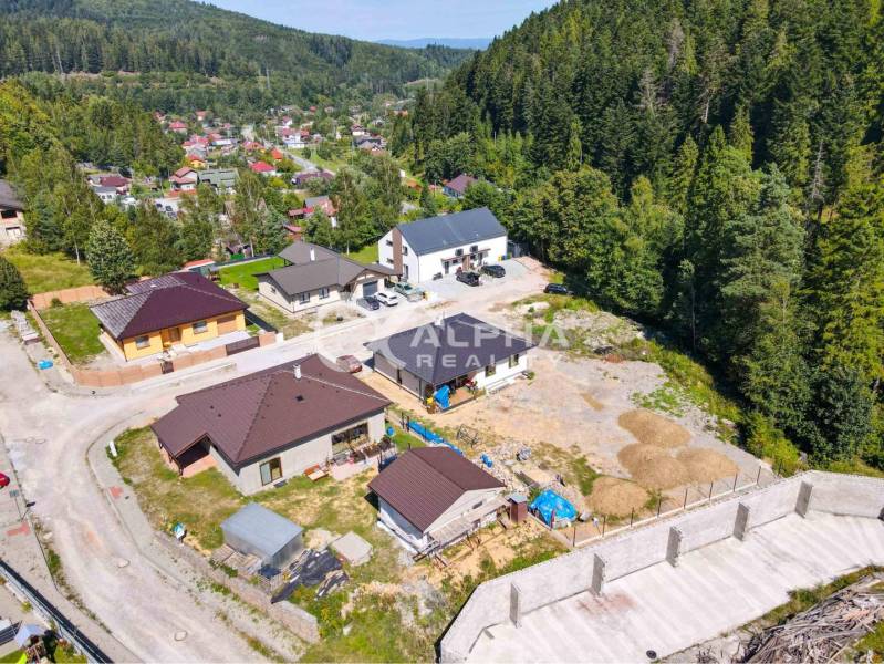 EXKLUZÍVNE Stavebný pozemok, 916m2, Novoveská Huta - Pozemky na bývanie v Spišskej Novej Vsi s výhľadom na zelené hory a lesy.