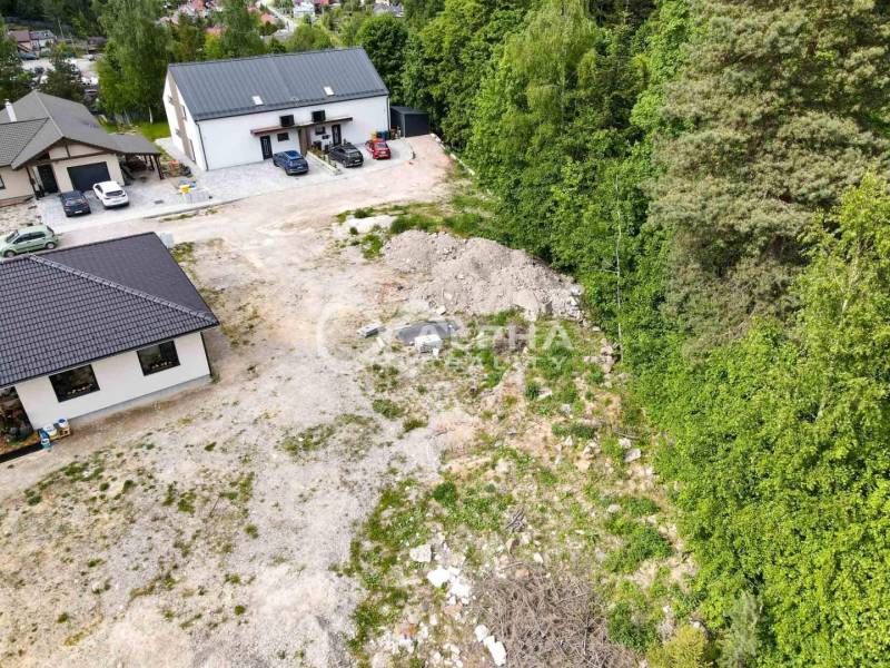 EXKLUZÍVNE Stavebný pozemok, 916m2, Novoveská Huta - Pozemky na bývanie v Spišskej Novej Vsi s prírodným okolím a zástavbou.