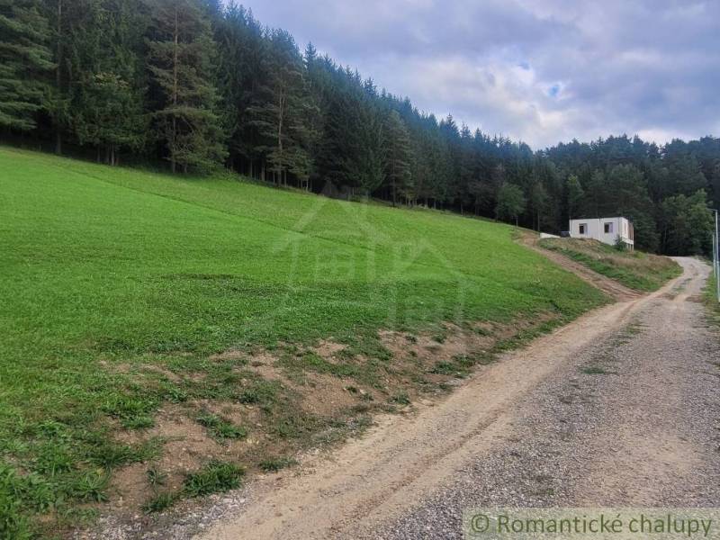 Stavebný pozemok pod lesom s pekným výhľadom na Lúky a Lazy pod Makyto - Lúky Záhrady predaj reality Púchov