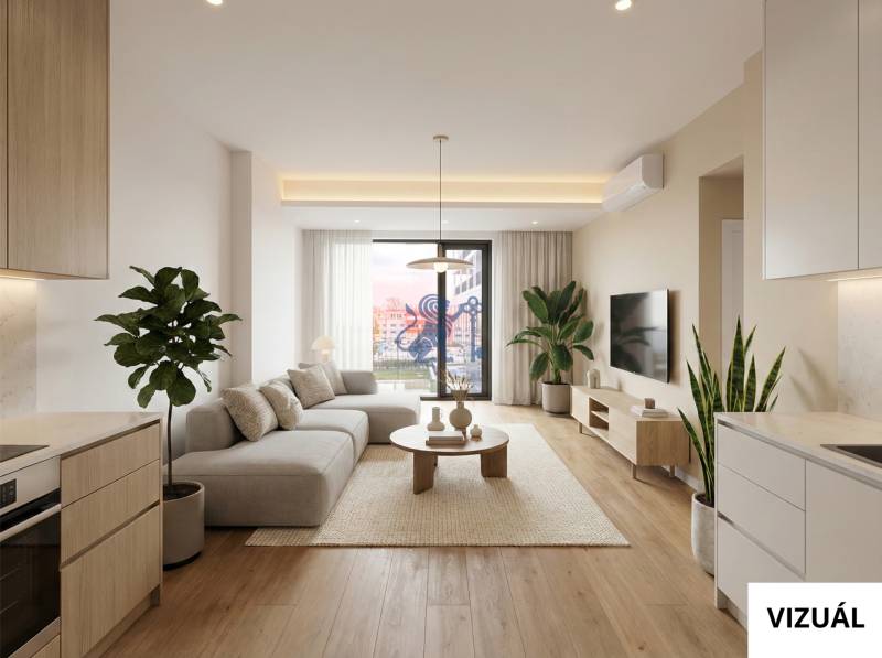 Na PREDAJ | 2 izb. ateliér | Prístavná ulica - Obývacia izba v 2-izbovom byte s podlahou s dreveným dekorom, pohodlnou sedačkou a rastlinami.