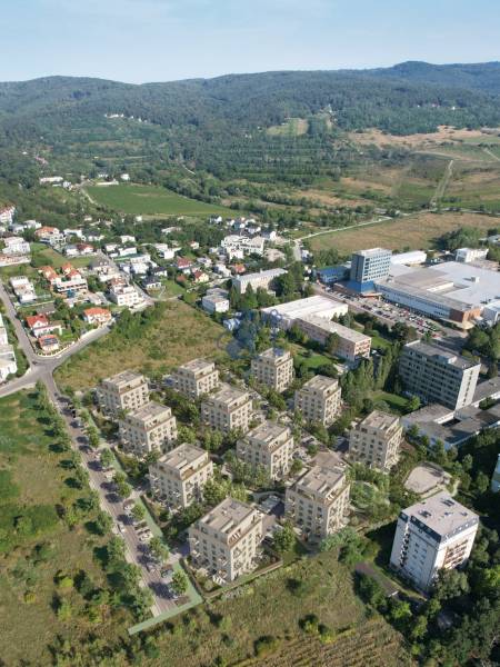 Na predaj 3-izbový byt s balkónom - B4 - Vizualizácia rezidenčného projektu v časti Bratislava - Rača obklopená prírodou a obytnými budovami.