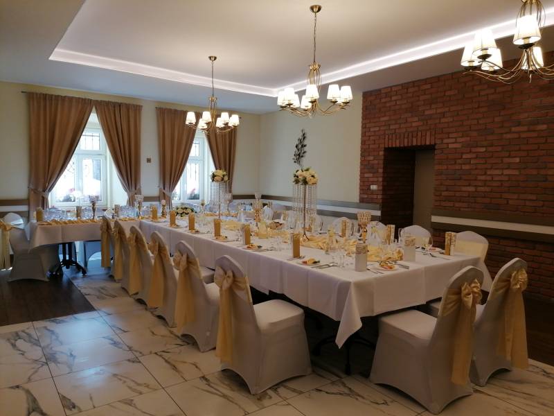 Predaj lukratívneho polyfunkčného objektu v Poprade - Veľkolepo zdobená sála v Hoteloch a penziónoch s kamenným obkladom a efektívnym osvetlením.