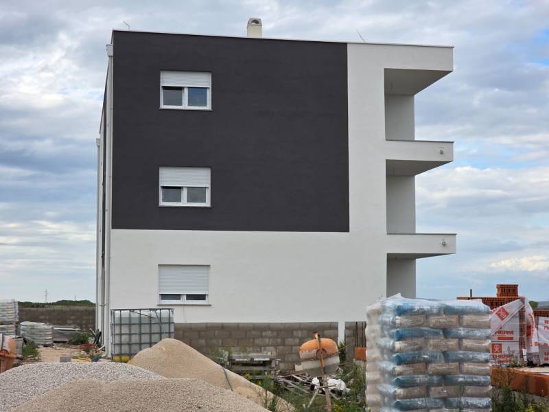 CHORVÁTSKO - Nové apartmány v pokojnej lokalite - SABUNIKE, Nin - Stavba 3-izbového bytu v Sabunikách s materiálmi a stavebným zariadením.