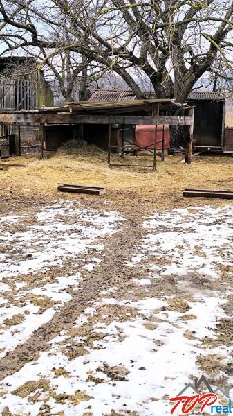 Pekný stavebný pozemok v obci Krásnohorské Podhradie - Snehová pokrývka na pozemku pre bývanie v Krásnohorskom Podhradí, Mierová.
