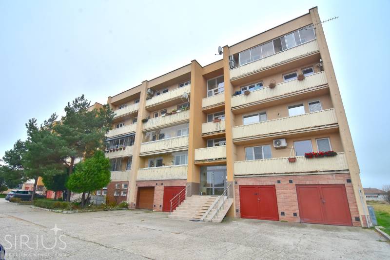 ŠTÚROVA, 3-i byt, 75 m2 – komplet rekonštrukcia, vlastné parkovanie - Bytový dom na Štúrovej ulici v Stupave, ponúka možnosti pre 3-izbové byty.