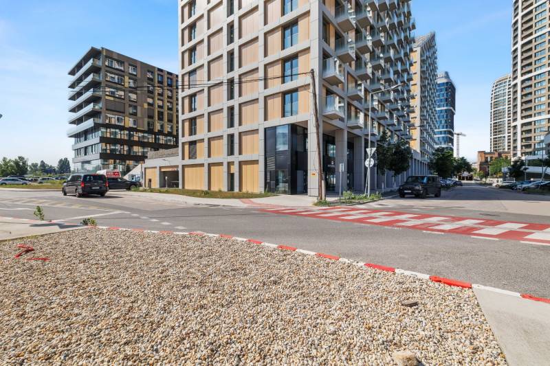 I Prenájom exkluzívneho 2-i bytu v projekte Metropolis - Ulica Bottova v Bratislave - Staré Mesto s modernou architektúrou budov na predaj.