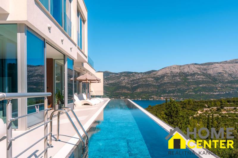 NA PREDAJ Luxusná vila  /360 m²/ s infinity bazénom, mesto Korčula - Vila v Korčule s bazénom a výhľadom na hory a more.