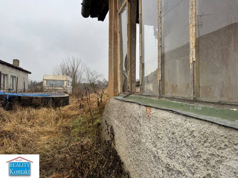 Predám pozemok v obci Dubník okr. Nové Zámky - Opustená záhrada v Dubníku na Dubníku, vhodná pre pozemky - bývanie.