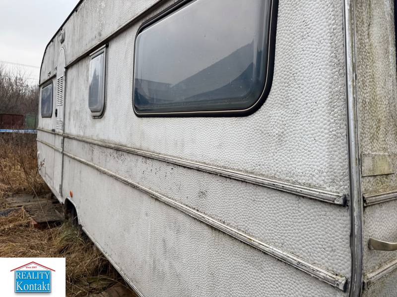 Predám pozemok v obci Dubník okr. Nové Zámky - Stará karavanová konštrukcia pri Dubníku na pozemku v časti Dubník, Pozemky - bývanie.