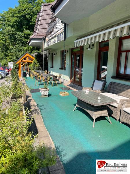 Jedinečná investičná príležitosť ! Motel na vrchu Pezinská Baba - Exteriér Hotela a penziónu na Pezinskej babe v Pezinku s vonkajším posedením.