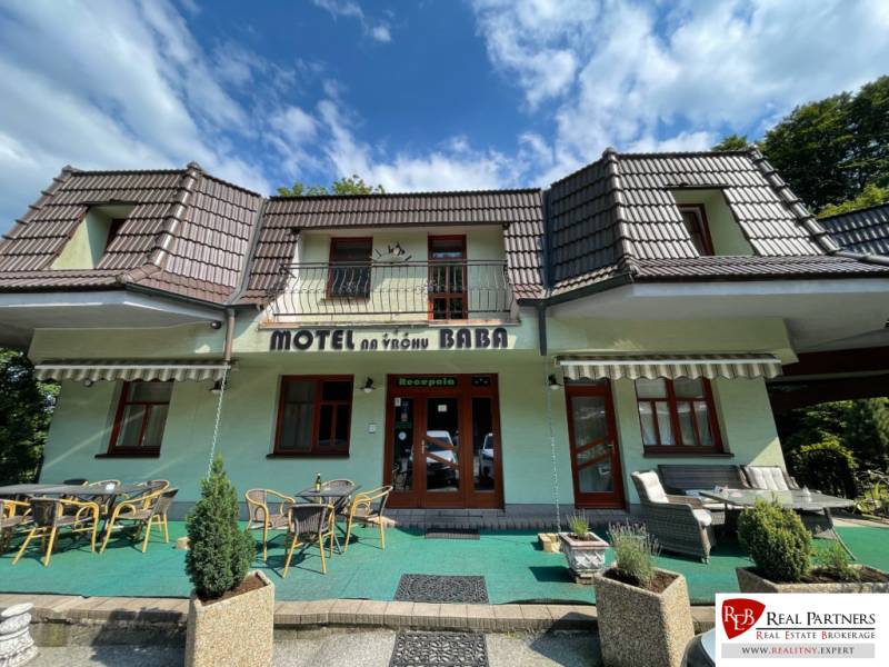 Jedinečná investičná príležitosť ! Motel na vrchu Pezinská Baba - Motel v lokalite Pezinská baba, Pezinok, s vonkajším posedením pre hostí. Hotely a penzióny.