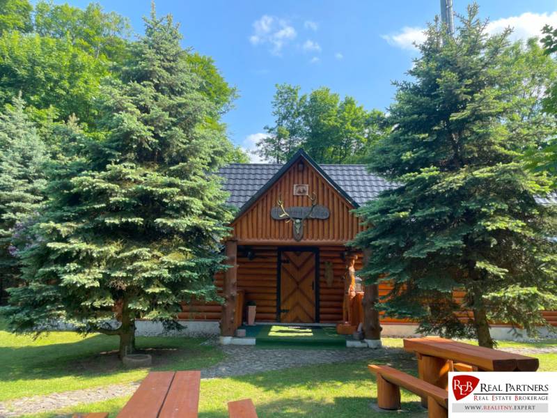 Jedinečná investičná príležitosť ! Motel na vrchu Pezinská Baba - Drevená chalupa medzi stromami na ulici Pezinská baba v Pezinku, Hotely a penzióny.