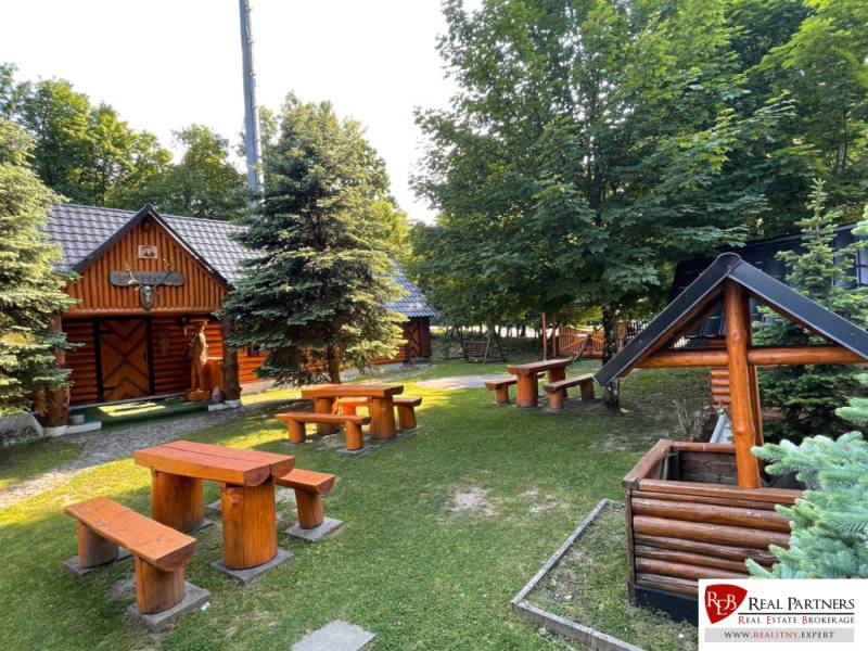 Jedinečná investičná príležitosť ! Motel na vrchu Pezinská Baba - Drevený areál na Pezinskej babe v Pezinku, ideálne miesto pre oddych v prírode.