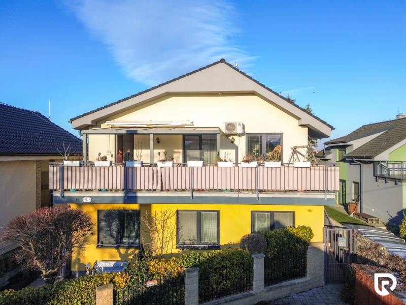 4i byt s atmosférou domu, terasou a parkovaním | Vrakuňa, 129m2 - Rodinný dom so záhradou na Tymiánovej ulici v Bratislave - Vrakuni.