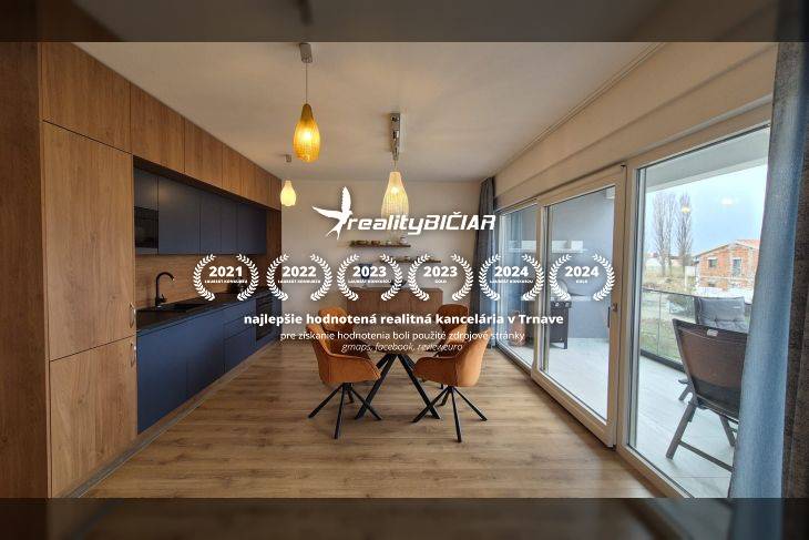  ZUKVE/VRSI - dvojizbový apartmán - 130 m od mora - Jedálenský kút s podlahou s dreveným dekorom a veľkými oknami v rekreačnom apartmáne.