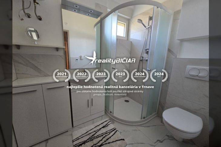  ZUKVE/VRSI - dvojizbový apartmán - 130 m od mora - Kúpeľňa v Rekreačnom apartmáne s moderným sprchovacím kútom a bielym nábytkom.