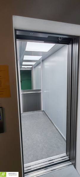 3 izbový byt pri električkovej trati s výhľadom na Draždiak - Výťah v 3-izbovom byte na Znievskej ulici v Bratislave - Petržalke.