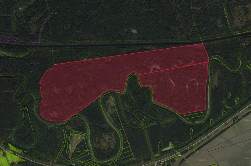 Boľ – 1.367 m2 LESNÉ POZEMKY - Letecký pohľad na poľnohospodárske a lesné pozemky v okolí mesta Boľ.