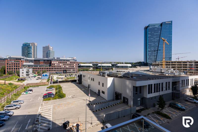 REZERVOVANÉ I METROPOLIS I Luxusný 1i byt I Staré Mesto - Výhľad na moderné budovy v Bratislave - Staré Mesto na Bottovej ulici.