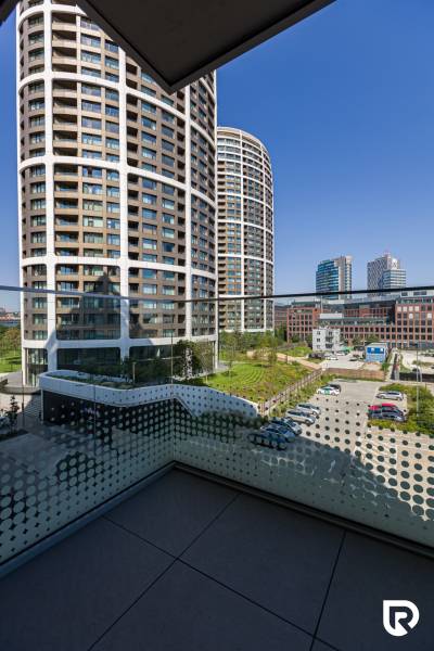 REZERVOVANÉ I METROPOLIS I Luxusný 1i byt I Staré Mesto - Výhľad z balkóna na panorámu vežiakov v Bratislave na Bottovej, 1-izbový byt.