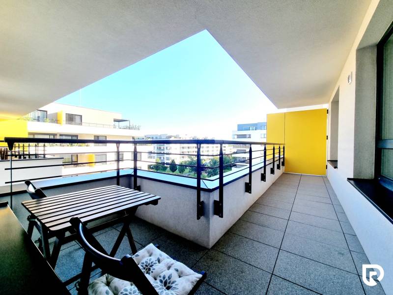 Pekný a moderný 3-izbový byt I Arboria Trnava - Priestranný balkón pri 3-izbovom byte na Veterná ulici v Trnave.