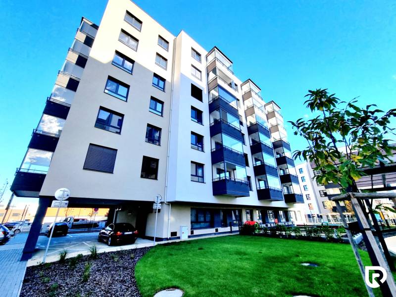 Posledný investičný krásny 2-izbový byt | 55 m² | RÍNOK RAČA - Bytový dom s balkónmi na Františka Kubu v Bratislave - Rači, priestor pre parkovanie.