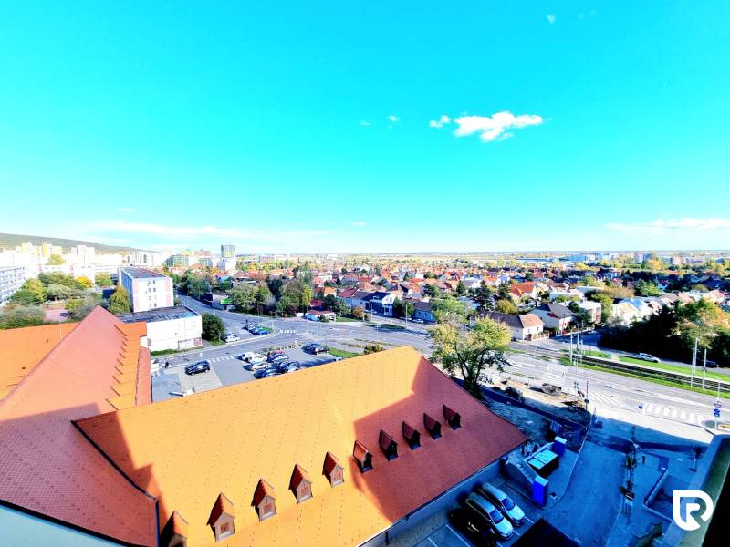 Posledný investičný krásny 2-izbový byt | 55 m² | RÍNOK RAČA - Pohľad na Bratislavu-Raču z ulice Františka Kubu s výhľadom na okolie.