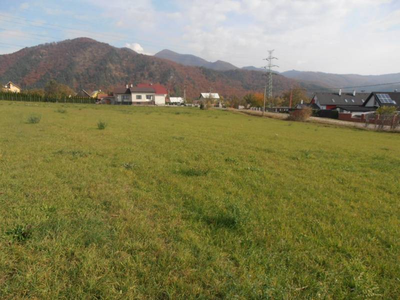 RATKOVO - pozemok 5260 m2,okr. Martin - Priestranné pozemky ideálne na bývanie, obklopené malebnými kopcami a prírodou.
