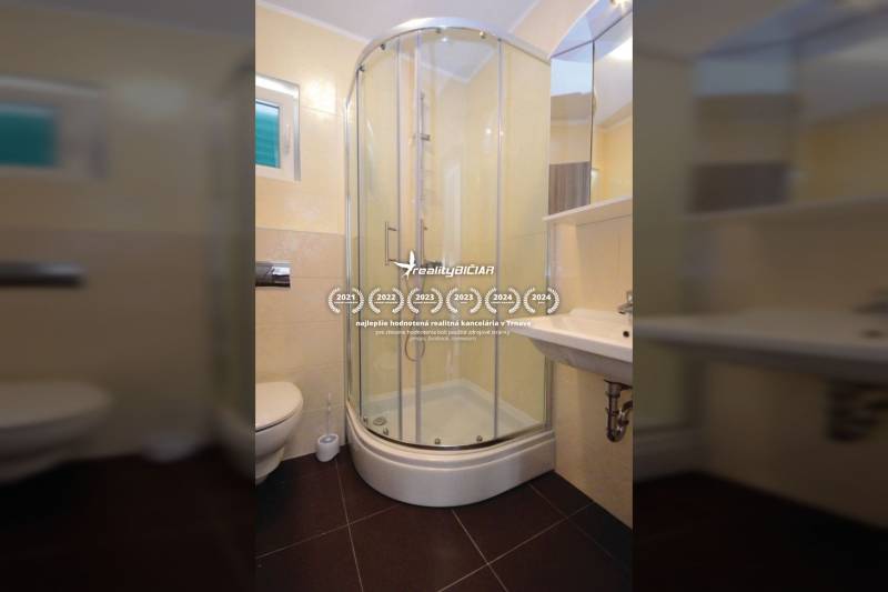 PRIVLAKA - BYT S4- dvojizbový byt 63,42 m2 vzdialený 150 m od mora - Kúpeľňa so sprchovým kútom v 2-izbovom byte.