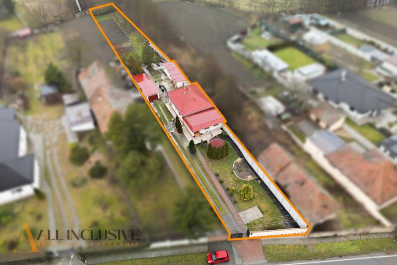 REZERVOVANÉ 4-izb. rodinný dom s garážou, Čierny Brod - Rodinný dom v Čiernom Brode s upraveným dvorom a záhradou na priestrannom pozemku.