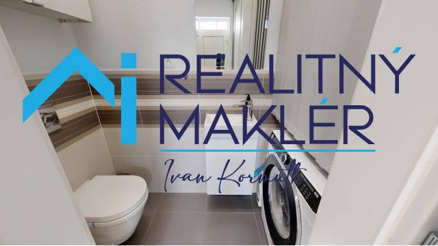 PREDANÉ - Exkluzívne na predaj rodinný dom v Stupave - Kúpeľňa s toaletou a práčkou v rodinnom dome, svetlé obklady a dlažba.