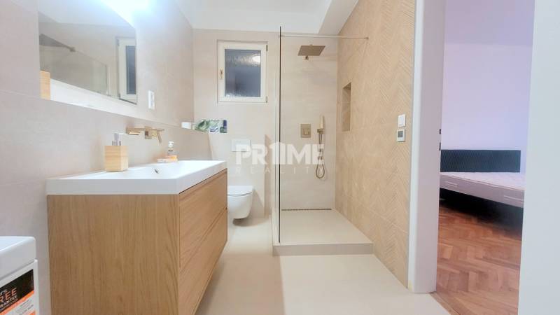 Pekný 3i byt, REKONŠTRUKCIA, KLÍMA, NIVY, Trenčianska ulica - Na ulici Trenčianska zrekonštruovaná kúpeľňa spája sa s 3-izbovým bytom.