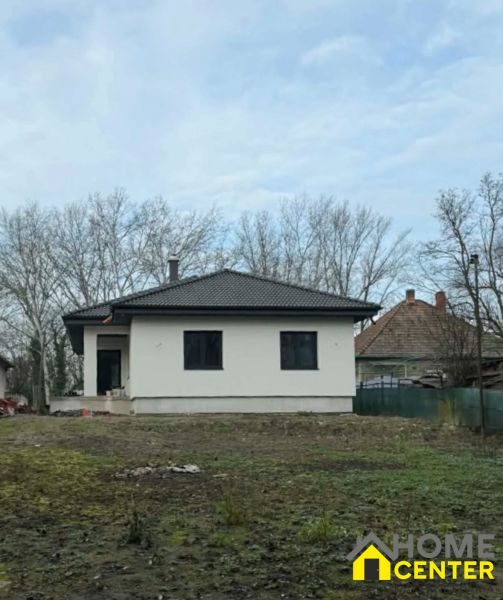PREDAJ : 4 IZBOVÝ RODINNÝ DOM S GARÁŽOU, OBEC BODZA