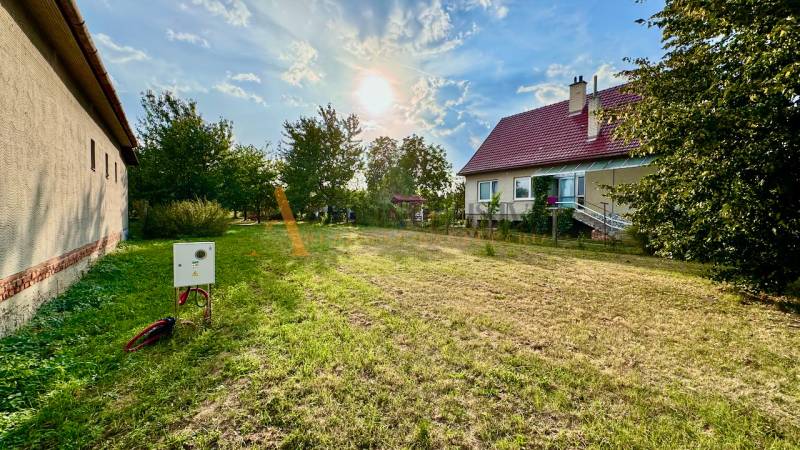 POZEMKY - ZÁHRADY OD 12.780€ | BLESOVCE  - Slnečný pozemok v Blesovciach na ulici blesovce pre Pozemky - bývanie s domom a záhradou.