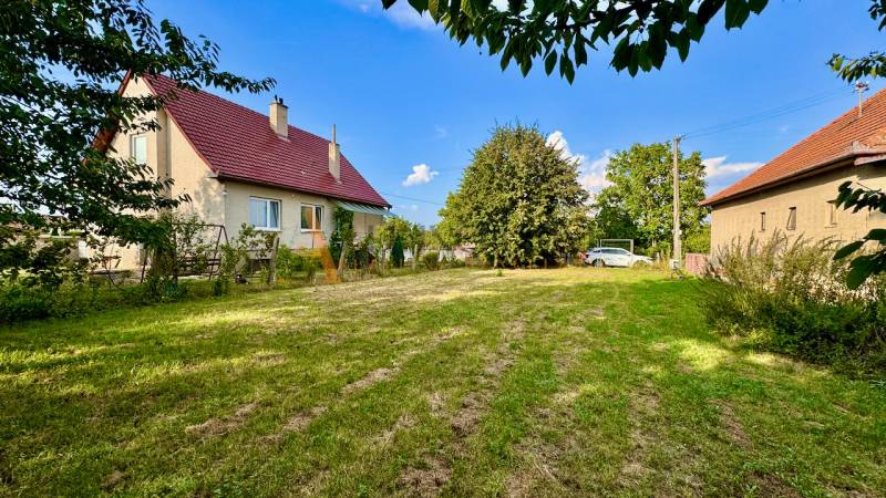 POZEMKY - ZÁHRADY OD 12.780€ | BLESOVCE  - Rodinný dom obklopený zeleňou v Blesovciach na ulici blesovce. Pozemky - bývanie.