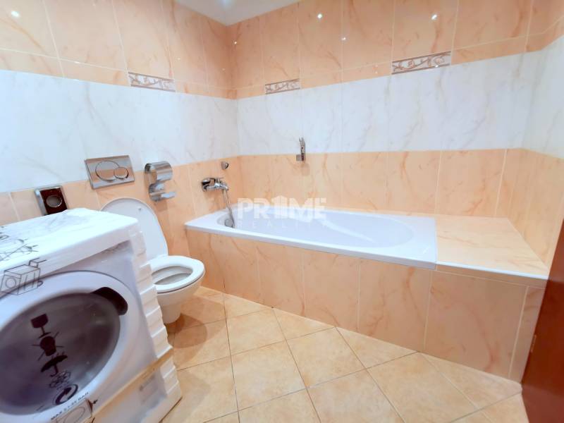 PEKNÁ GARSÓNKA, NOVOSTAVBA, KLÍMA, DRAŽDIAK HAUS, Antolská ulica - Garsónka má priestrannú kúpeľňu s vaňou, toaletou a práčkou.