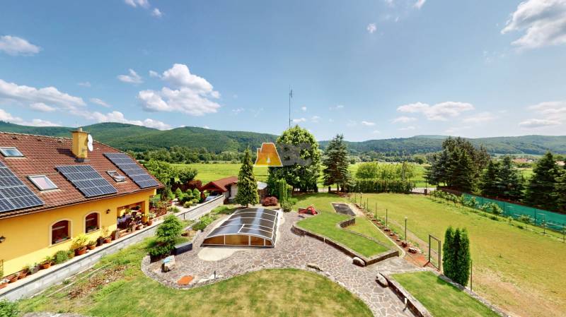 Na predaj Rodinný dom -rezort - Banská Bystrica 4500m2 - Rodinný dom na ulici Pod zámkom v Slovenskej Ľupči, s veľkou záhradou a bazénom.