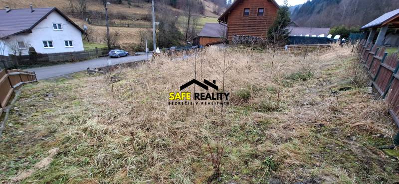 Lukratívny stavebný pozemok - Pozemky - bývanie v Oščadnici, s výhľadom na prírodu a okolité domy.