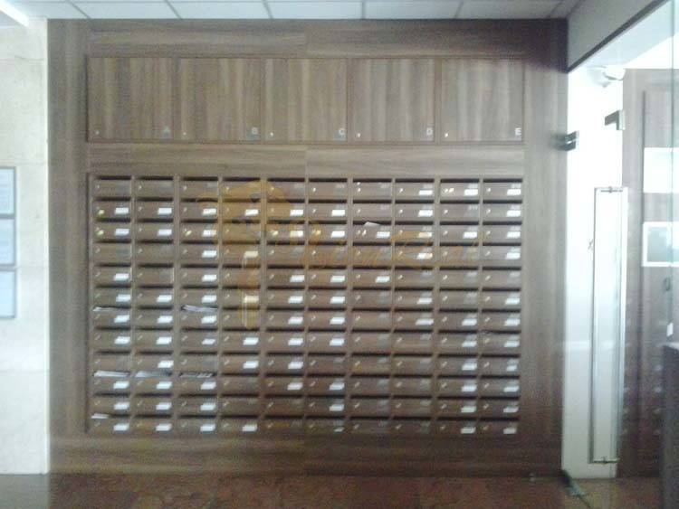 Kancelárie, Drieňová ul., Ružinov 25 m2 - Skrinky na listy v kanceláriách s nápisom 