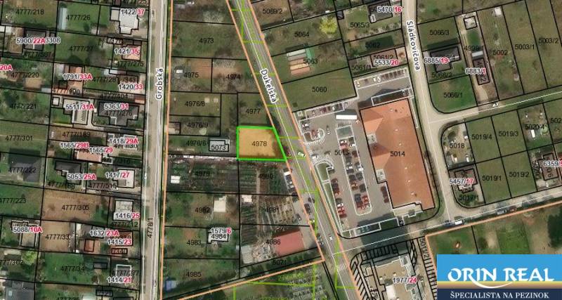 Na predaj pozemok na pohrebnicku činnosť Bernolákovo - Letecký pohľad na pozemky - komerčné na Dukelskej ulici v Bernolákove.