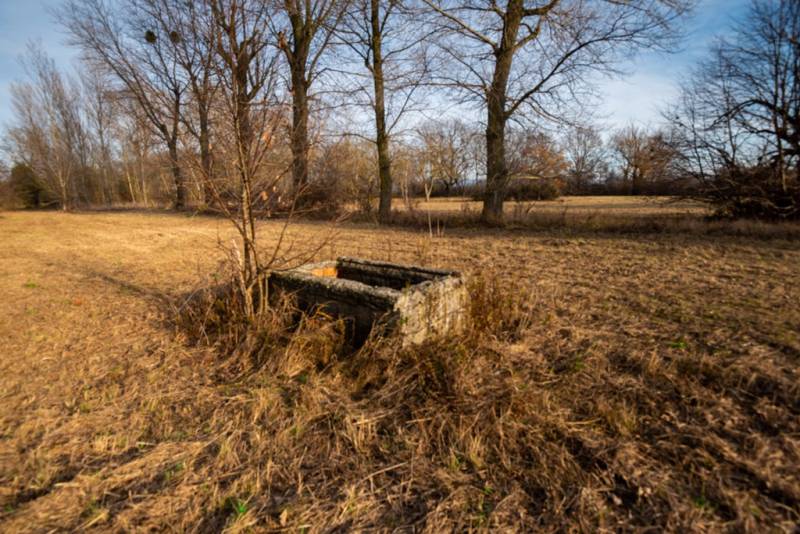 Predaj investičného pozemku - Stupava – extravilán- 13 804 m² - Krajina s betonovou štruktúrou obklopená stromami v Stupave, Stupava, Pozemky - komerčné.