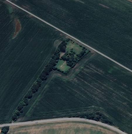 Predaj investičného pozemku - Stupava – extravilán- 13 804 m² - Letecký pohľad na komerčné pozemky v Stupave obklopené zelenou krajinou.