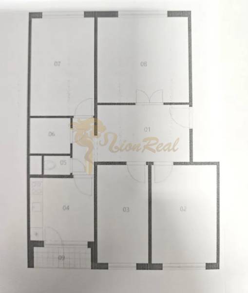 4-izb. byt, Wolkrova, Petržalka, 7.p./8 - Pôdorys 4-izbového bytu so vstupnou halou, kuchyňou a viacerými izbami.