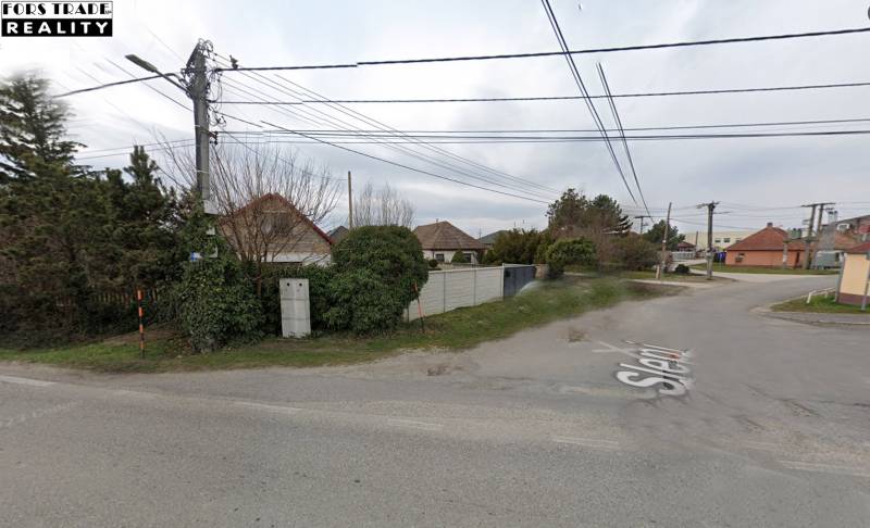 Predám pozemok v Mostovej - 2244m2  - Pribytok na ulici Orechová s pozemky - bývanie, obklopený zeleňou, elektrické vedenia.