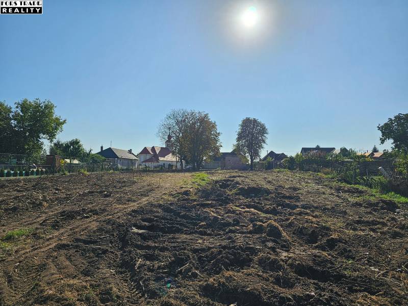 Predáme stavebný pozemok v obci Kajal - 3004m2 - vhodné na 5RD - Stavebný pozemok na ulici Jazerná vhodný na bývanie s výhľadom na okolitú zástavbu.