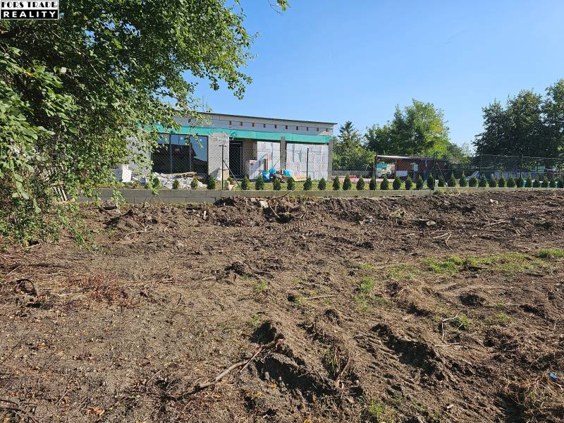 Predáme stavebný pozemok v obci Kajal - 3004m2 - vhodné na 5RD - Stavenisko na ulici Jazerná ponúka pozemky na bývanie obklopené zeleňou.